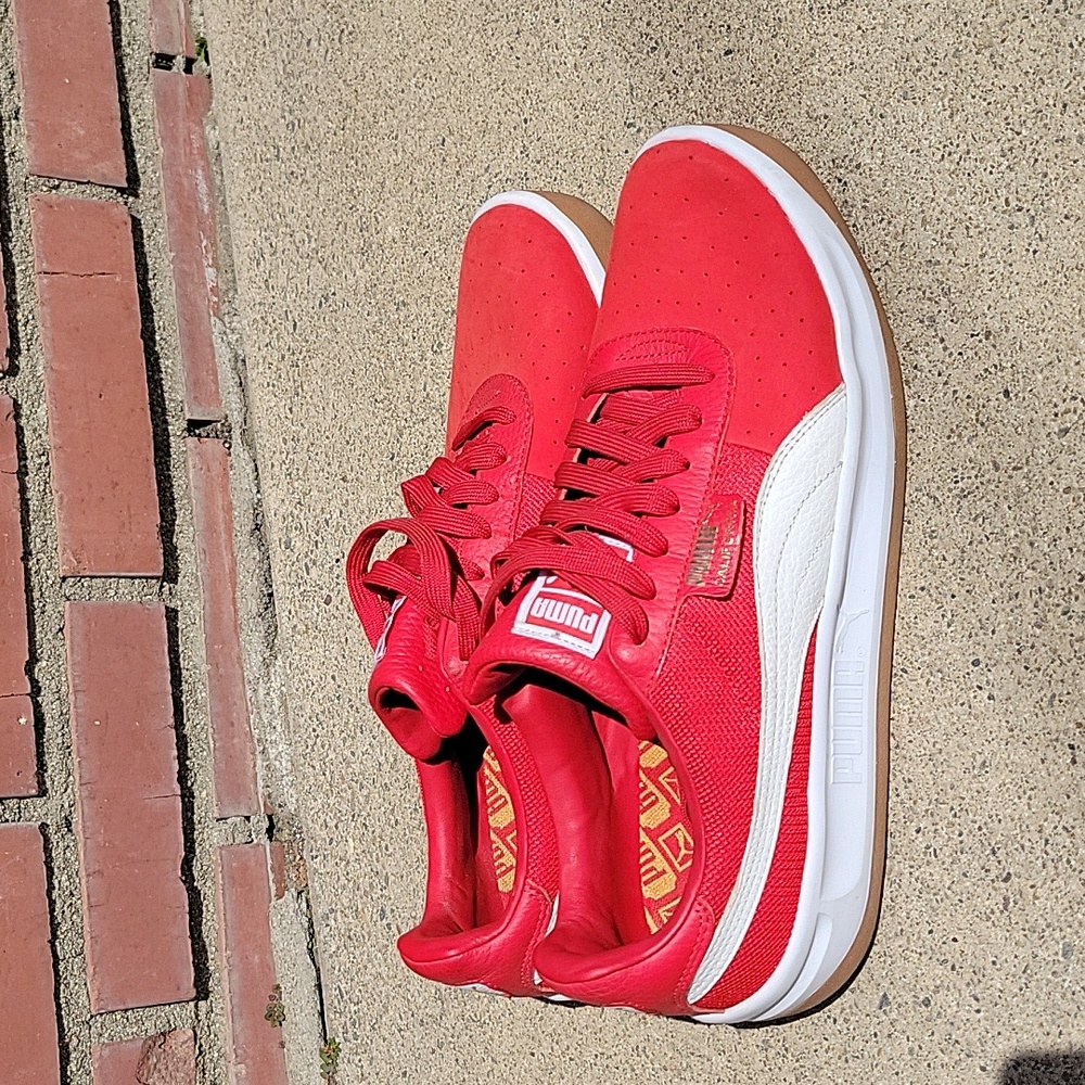 Red Puma size 12